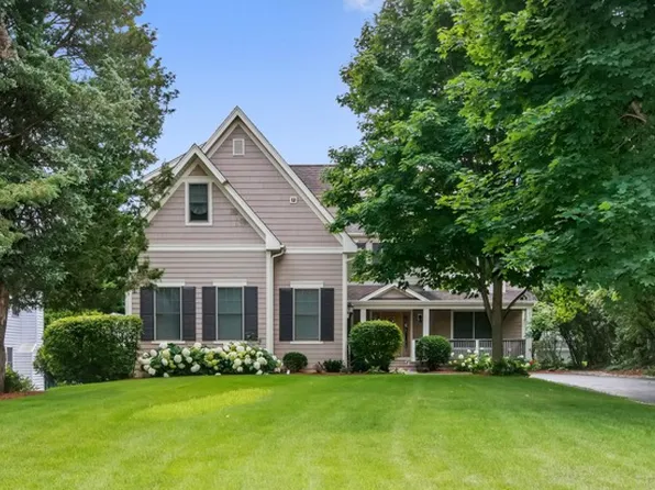 141 Walnut St, Libertyville, IL 60048