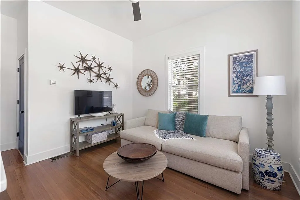 1 bed, 1.0 bath, 662 sqft, $3,000 — Photo 2