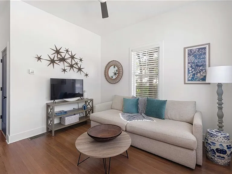 538 Winton Ter NE #B — Photo 2