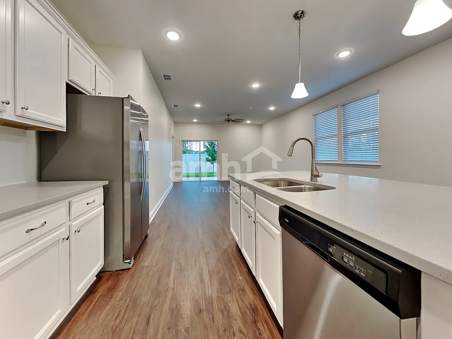 3 bed, 2.0 bath, 1588 sqft, $2,525 — Photo 3