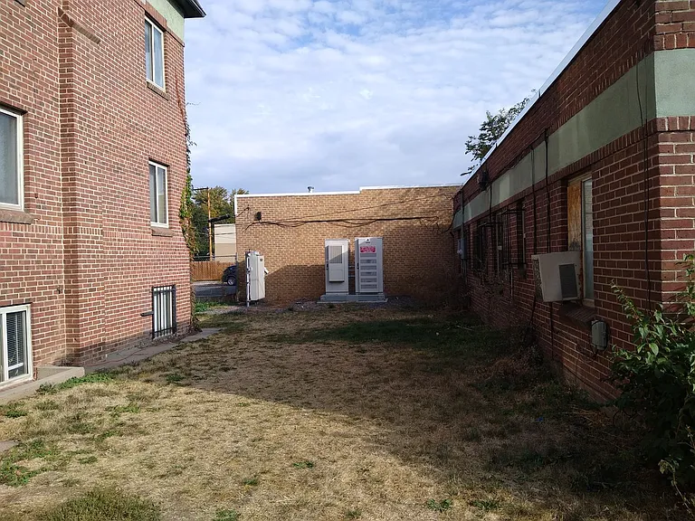 2833 N Colorado Blvd — Photo 39