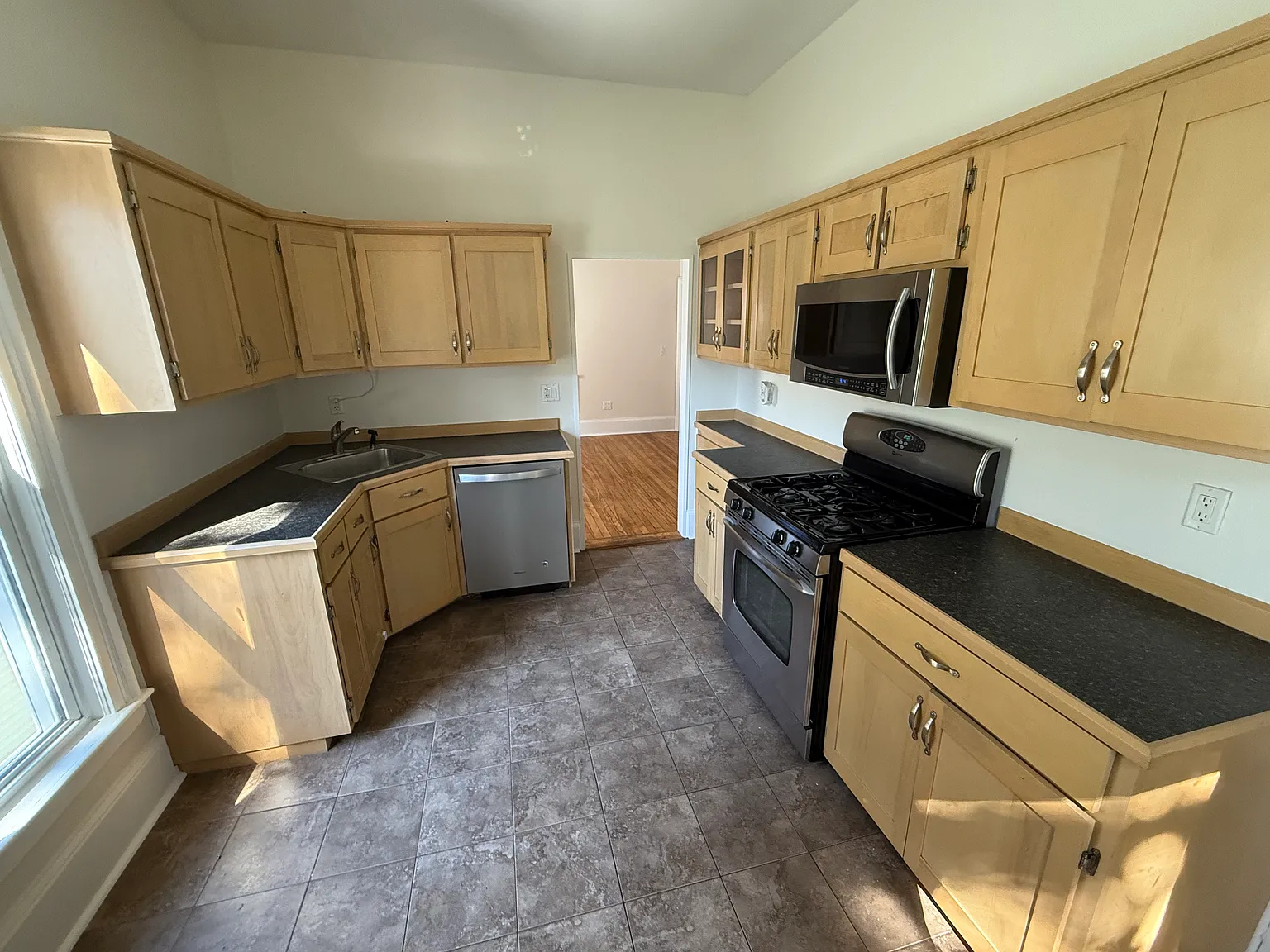 254 Spring St — Photo 2