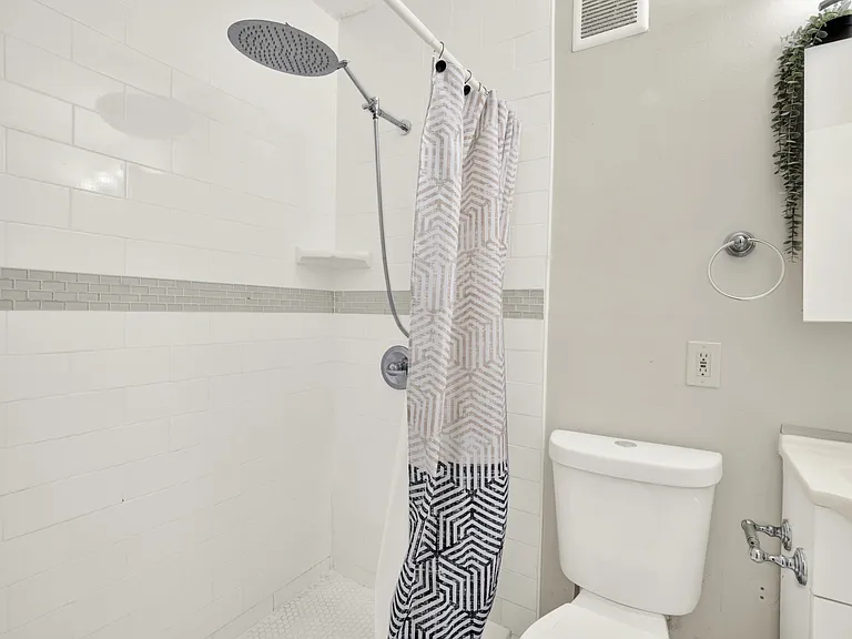 4 Sidonia Ave #4 — Photo 10