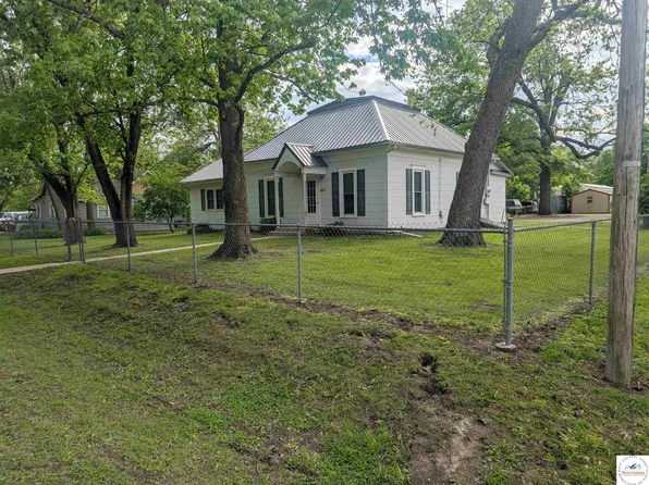 401 S 5th St, Deepwater, MO 64740