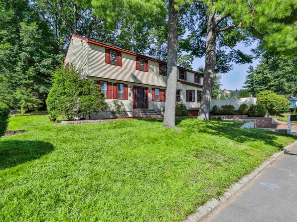 28 Danbury Road, Nashua, NH 03064