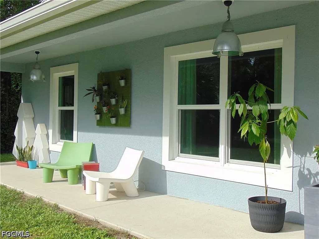 3 bed, 2.0 bath, 1494 sqft, $2,000 — Photo 2