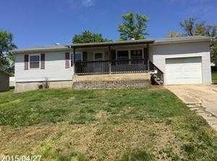 504 Stewart St, De Soto, MO 63020