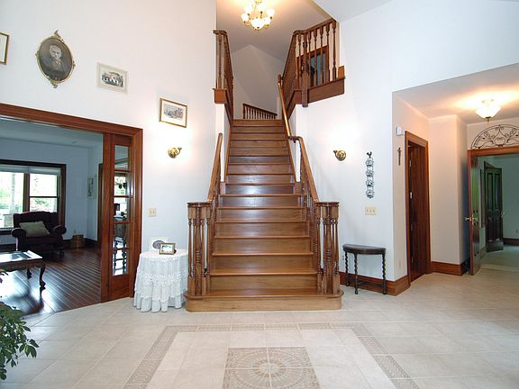 2 STORY ENTRY FOYER