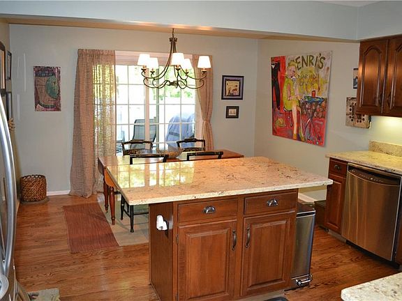 4th image of 10 Commons Ct #7
