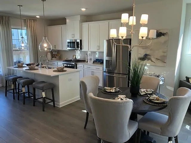 3805 Davis Cir — Photo 3