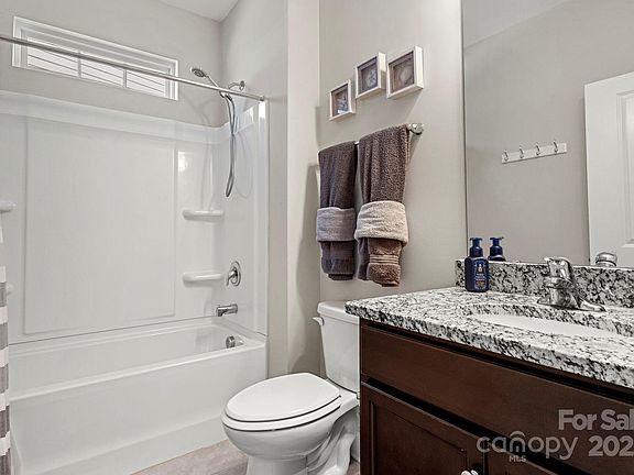 5th image of 3729 Norman View Dr