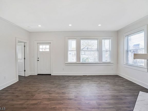 4th image of 441 Stuyvesant Ave