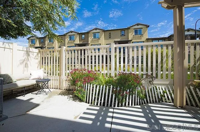 512 Moonlight Dr — Photo 9