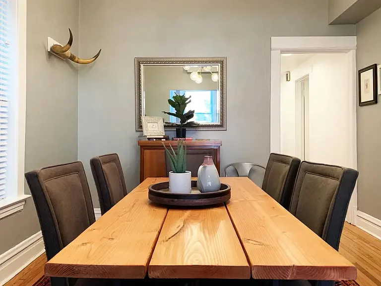 1237 W Addison St #1 — Photo 6