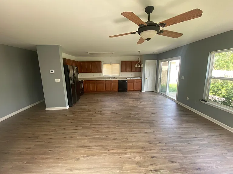 370 Charter Oak Ct — Photo 17