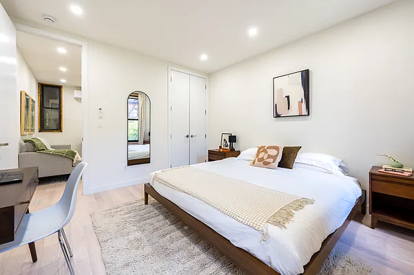 Bedroom, photo 2