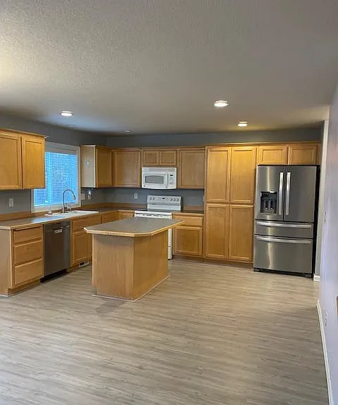 2215 NE 107th St — Photo 9