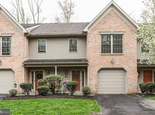 527 Pond View Ct, Harrisburg, PA 17110