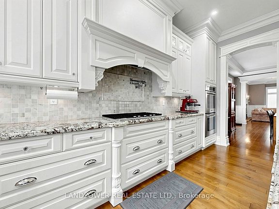 3rd image of 37 Pomander Rd