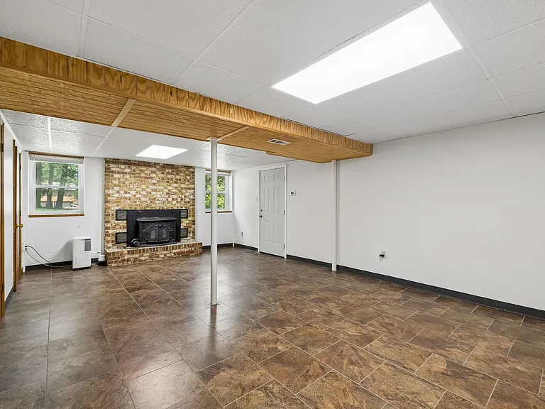 1810 Theresa Dr — Photo 36