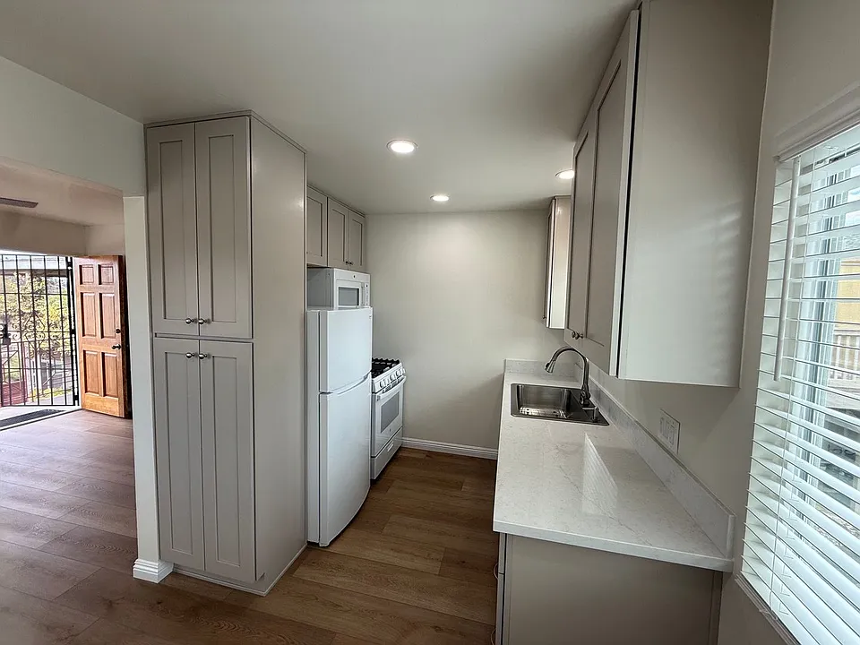 Beautifully Remodeled 1 Bedroom, 1 Bath apartment in Hillcrest