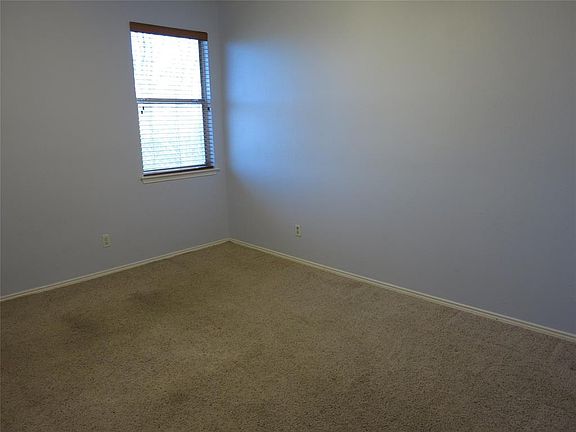 3rd image of 3937 Overlake Dr