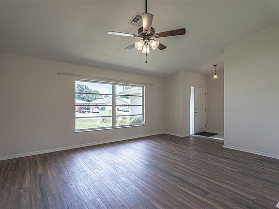 4th image of 22473 Lacombe Ave