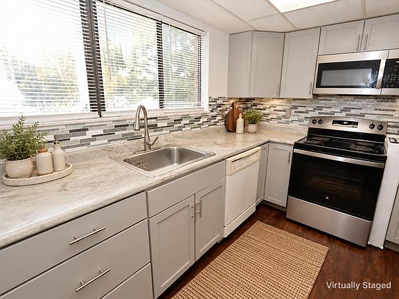 4th image of 1373 S Waggoner Rd #6