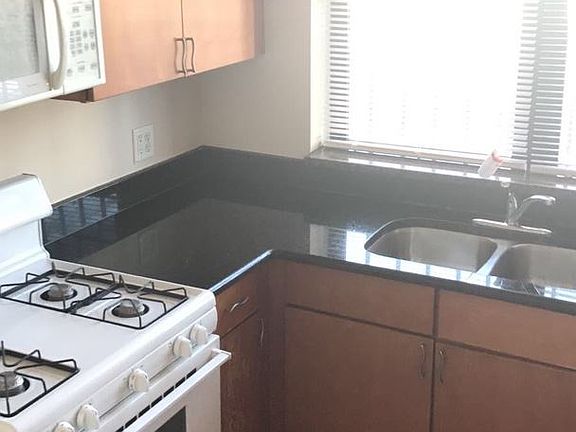 4th image of 2742 N Laramie Ave #1W