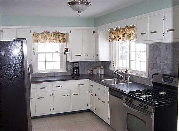 5th image of 211 Fayette Ave