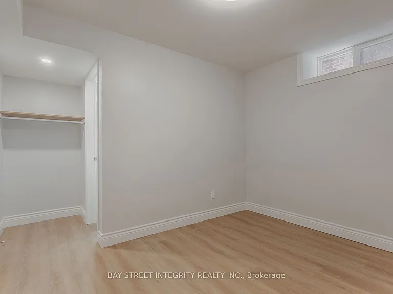 459 Palmerston Blvd #LOWER — Photo 11