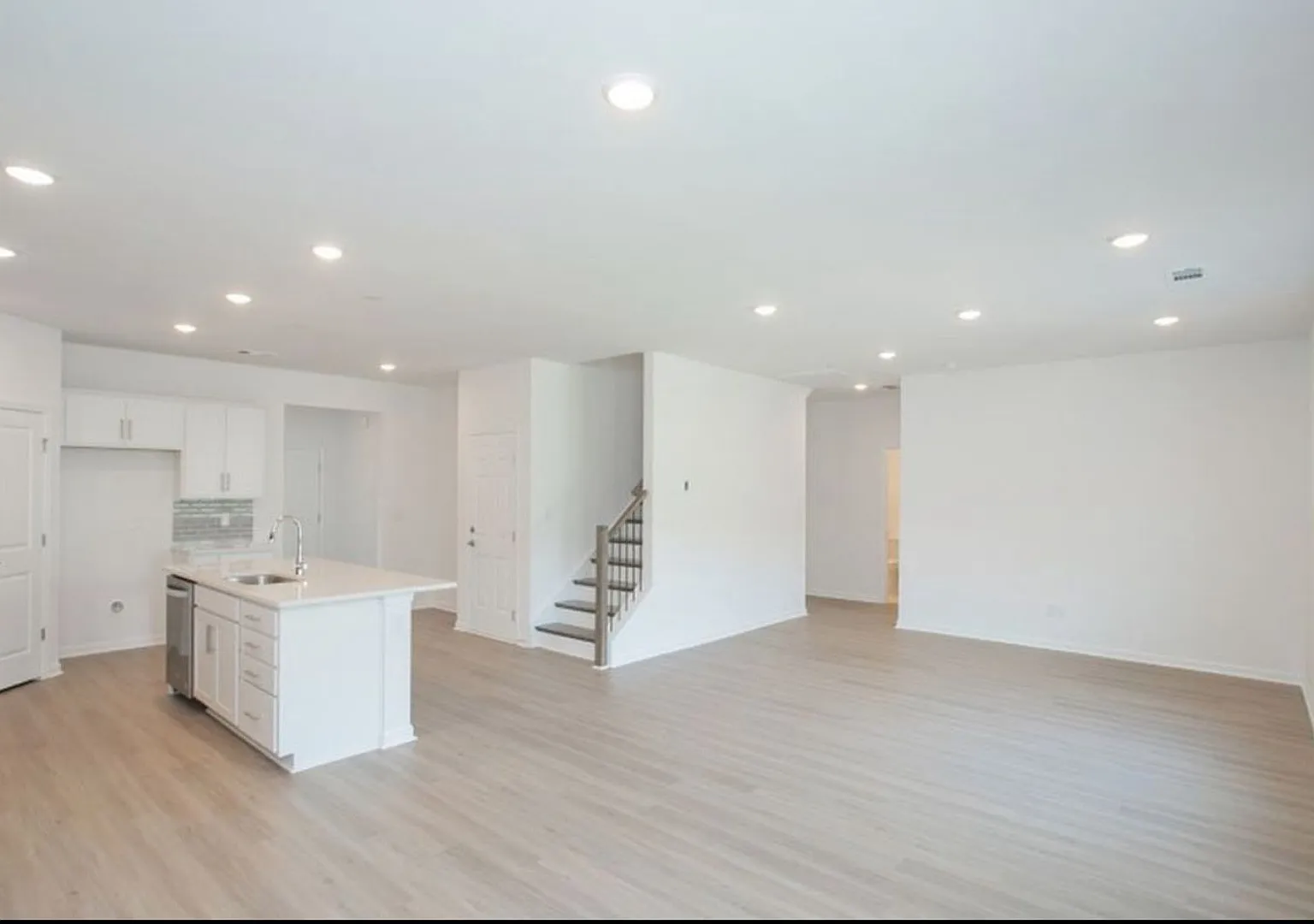 New Spacious 5 Bedroom house in La Vergne — Photo 1