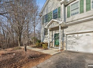 102 Pheasant Run, Old Tappan, NJ 07675
