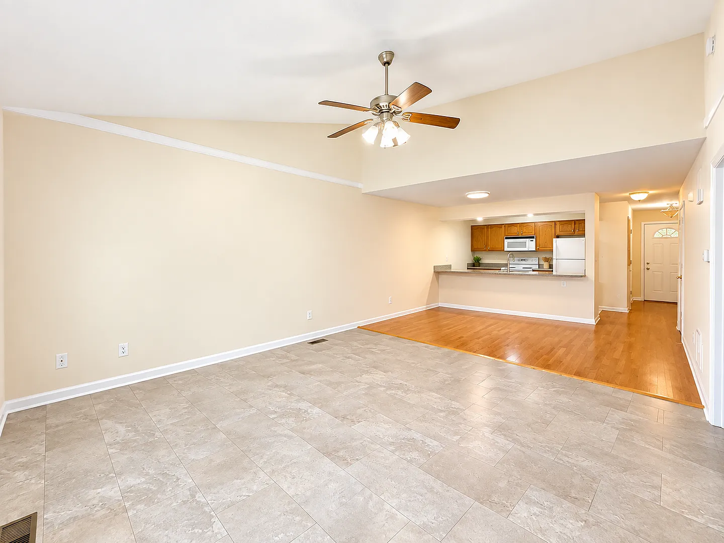 Updated Duplex with Garage for Rent — Photo 4