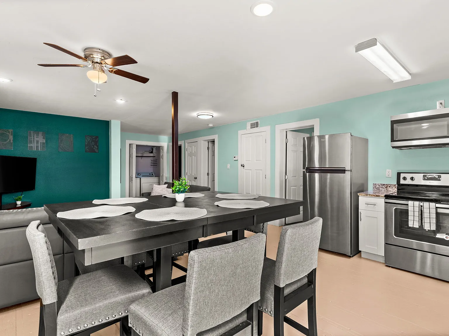 3 bed, 980 sqft, $1,550 — Photo 3