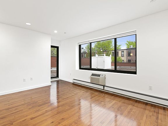 3rd image of 400 15th St APT 2C