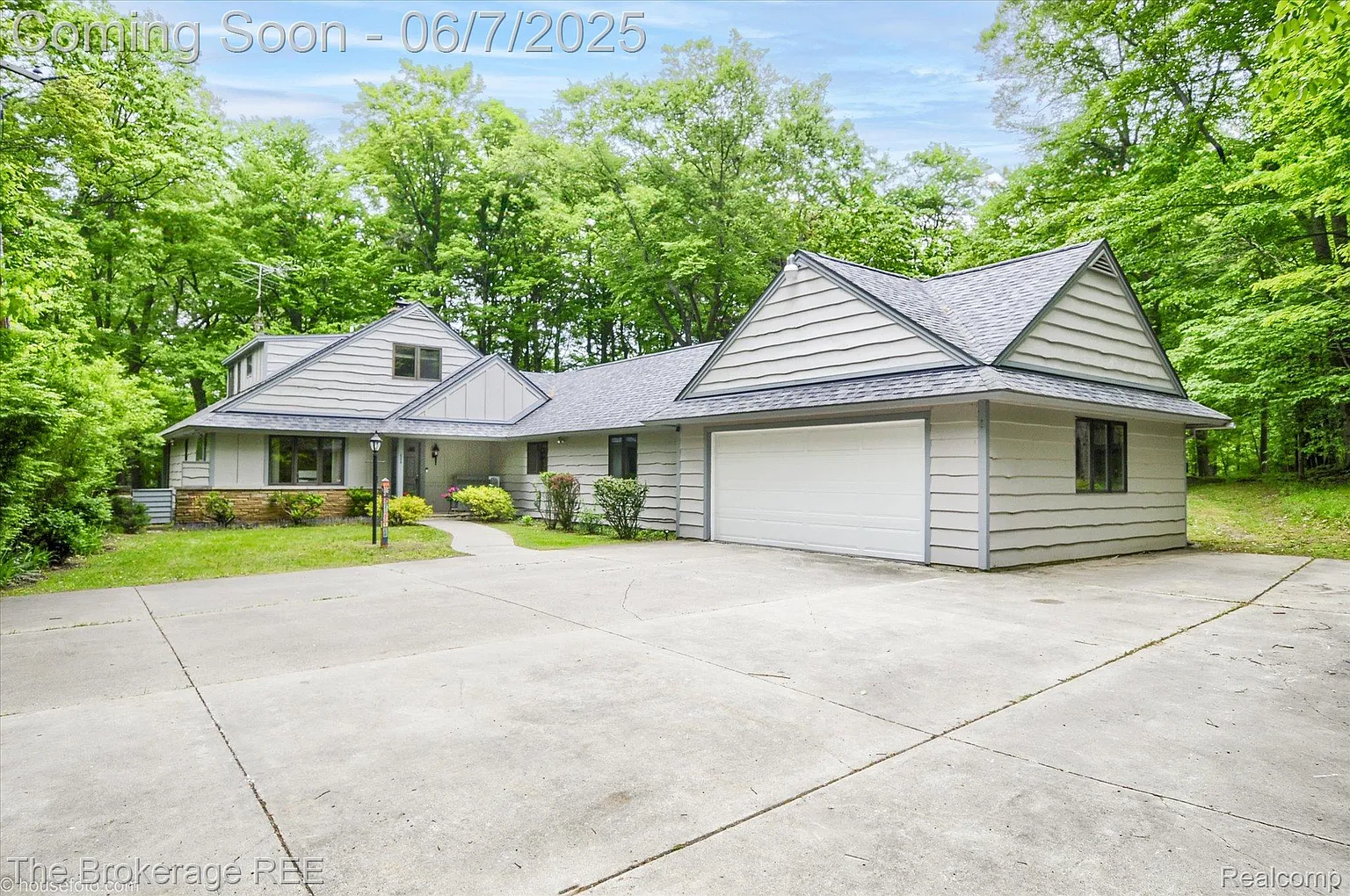 605 Morrish Rd photo 1