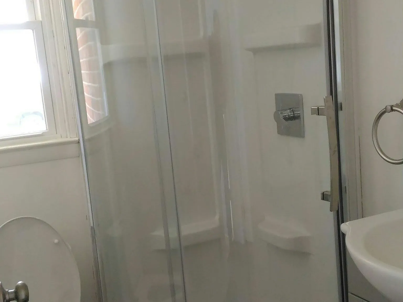 5 bed, 1981 sqft, $2,495 — Photo 4