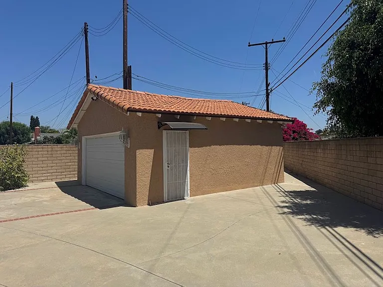 128 N Dommer Ave — Photo 22