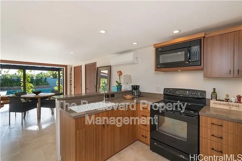 2 bed, 2.0 bath, 1594 sqft, $5,050 — Photo 3