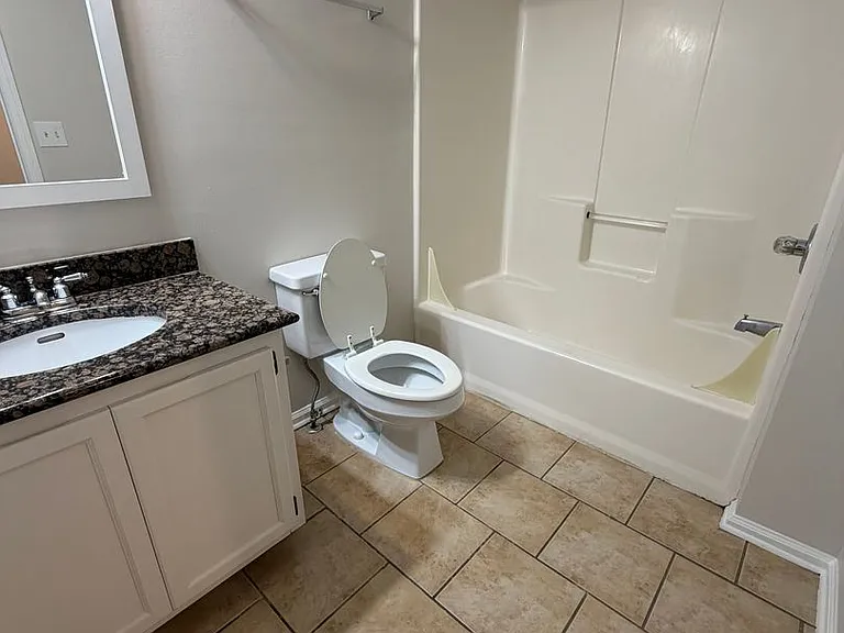 449 N Donahue Dr #D28 — Photo 9