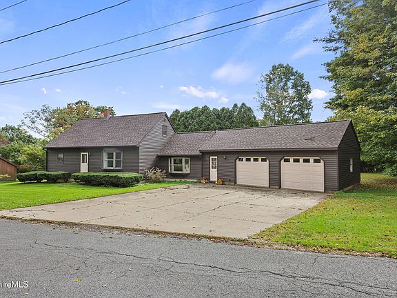 4th image of 11 Opeechee St
