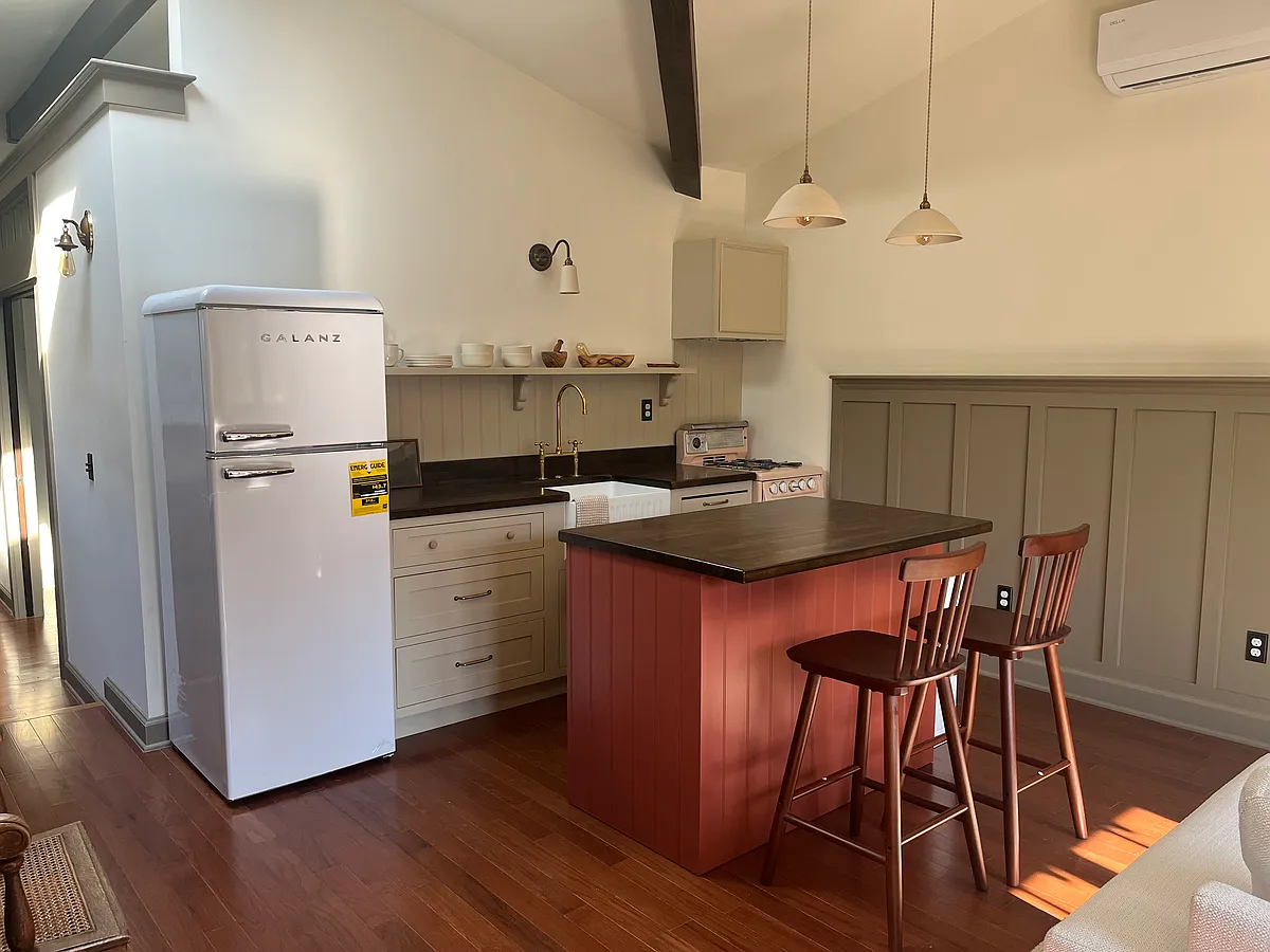 Building Photo - 511 E Van Bibber Ave #515