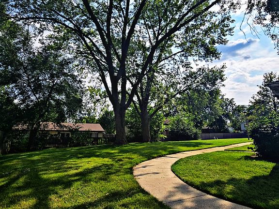 3rd image of 33 Wildwood Ln #G