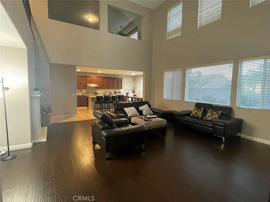 4 bed, 3620 sqft, $4,200 — Photo 3