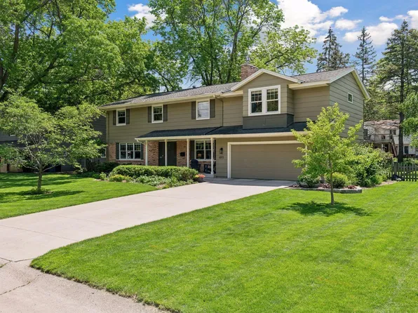 6013 Shane Dr, Edina, MN 55439