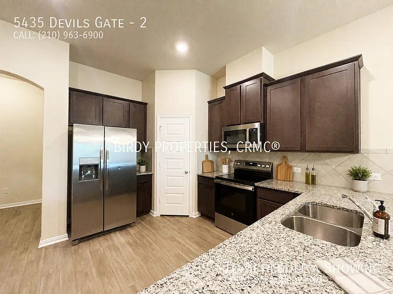 5435 Devils Gate #2 — Photo 3