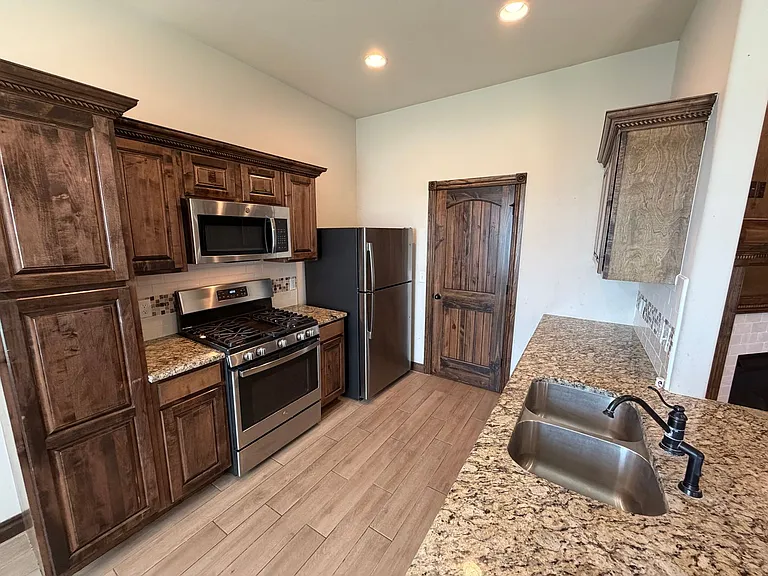 215 Tuscany Cir — Photo 11