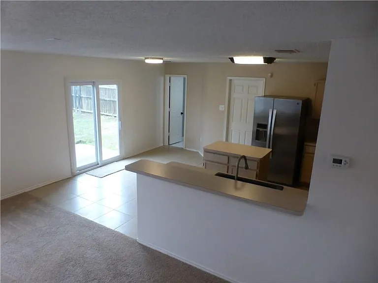 1572 Crown View Dr — Photo 11