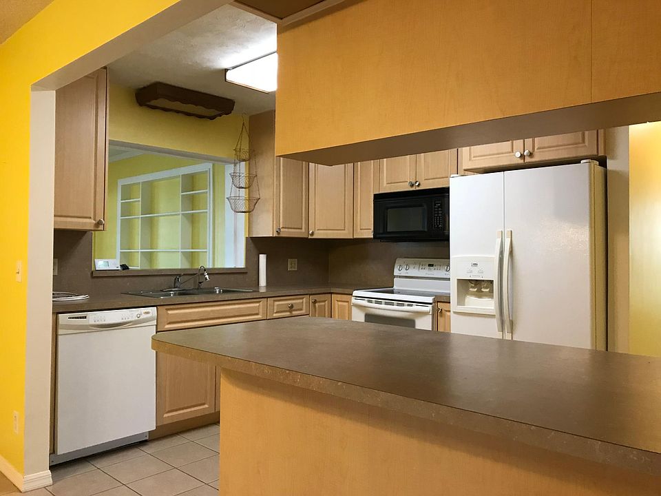 Kitchen and snack bar